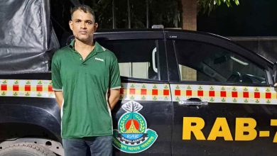 বাকলিয়ায় জোড়া খুনের প্রধান আসামি খোরশেদ গ্রেপ্তার