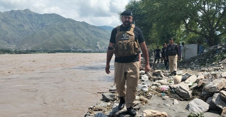 পাকিস্তানে আকস্মিক বন্যায় নিখোঁজ ১৮, সোয়াত নদী তীরের বহু এলাকা প্লাবিত