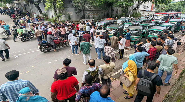 পটিয়া ওসির অপসারণ দাবিতে আট ঘণ্টা সড়ক অবরোধ