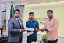 অগ্নিকাÐে নিঃস্ব মুক্তিযোদ্ধার পাশে জেলা প্রশাসক